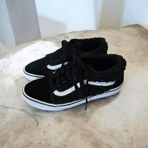Vans Old Skool Sherpa-Black Sneakers - 7.5 Womens/6 Mens
